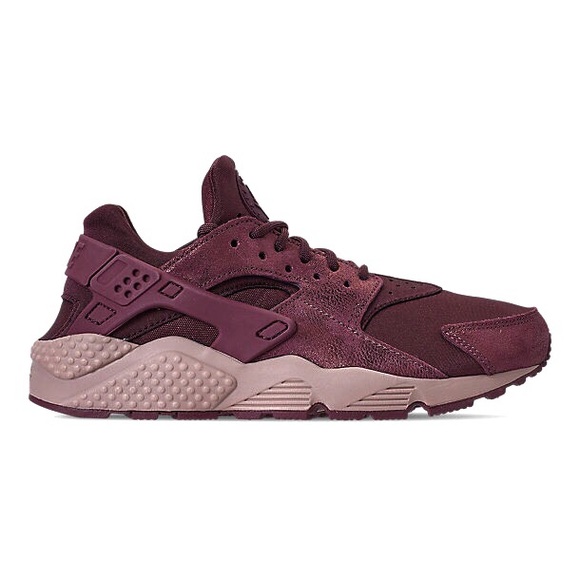 Nike Shoes - **SOLD** 🎆 Women’s Nike Air Huarache Run 🎆